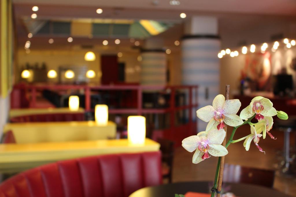 Hotel Vienna House Easy By Wyndham Rostock Esterno foto