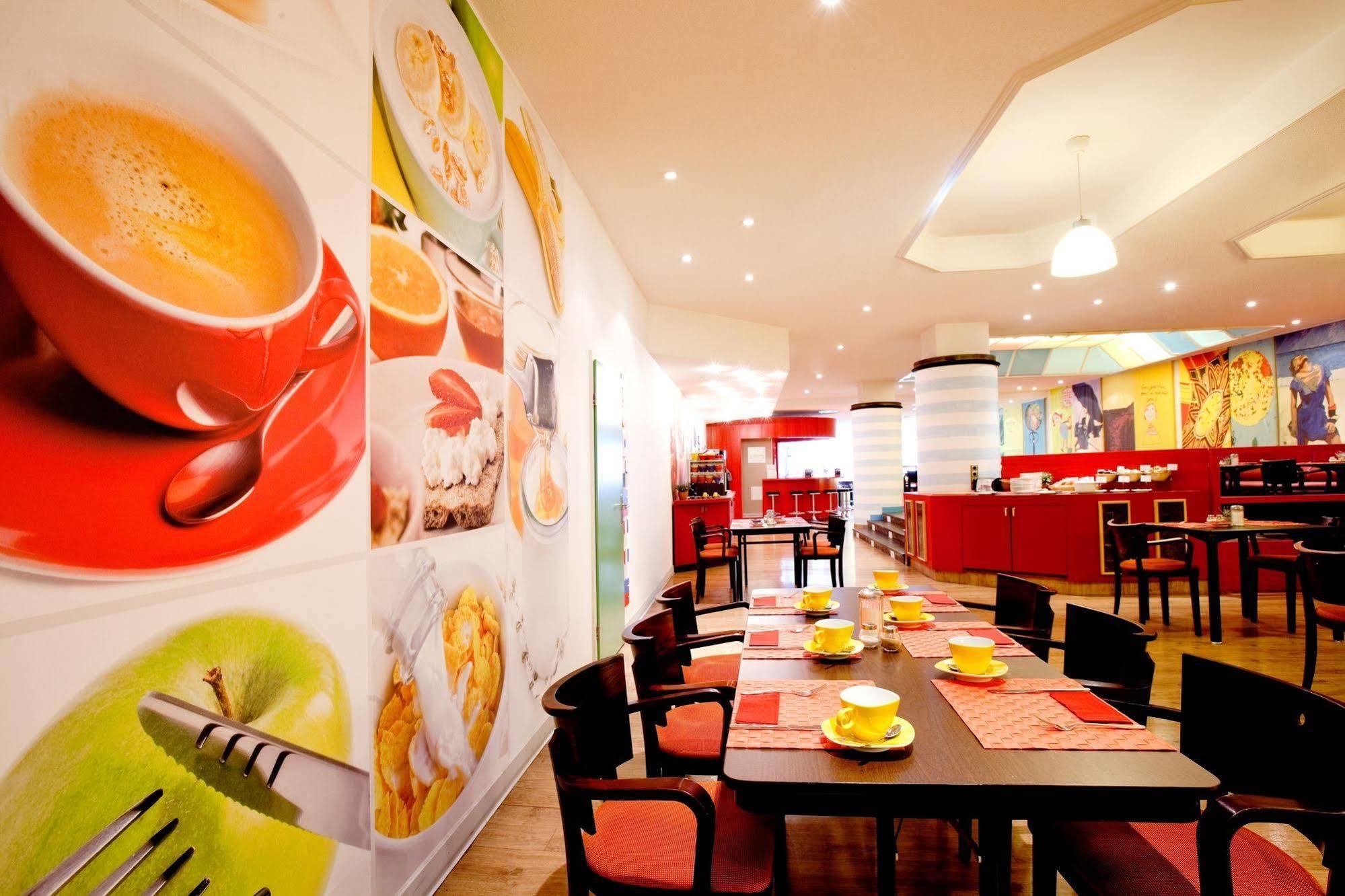 Hotel Vienna House Easy By Wyndham Rostock Esterno foto